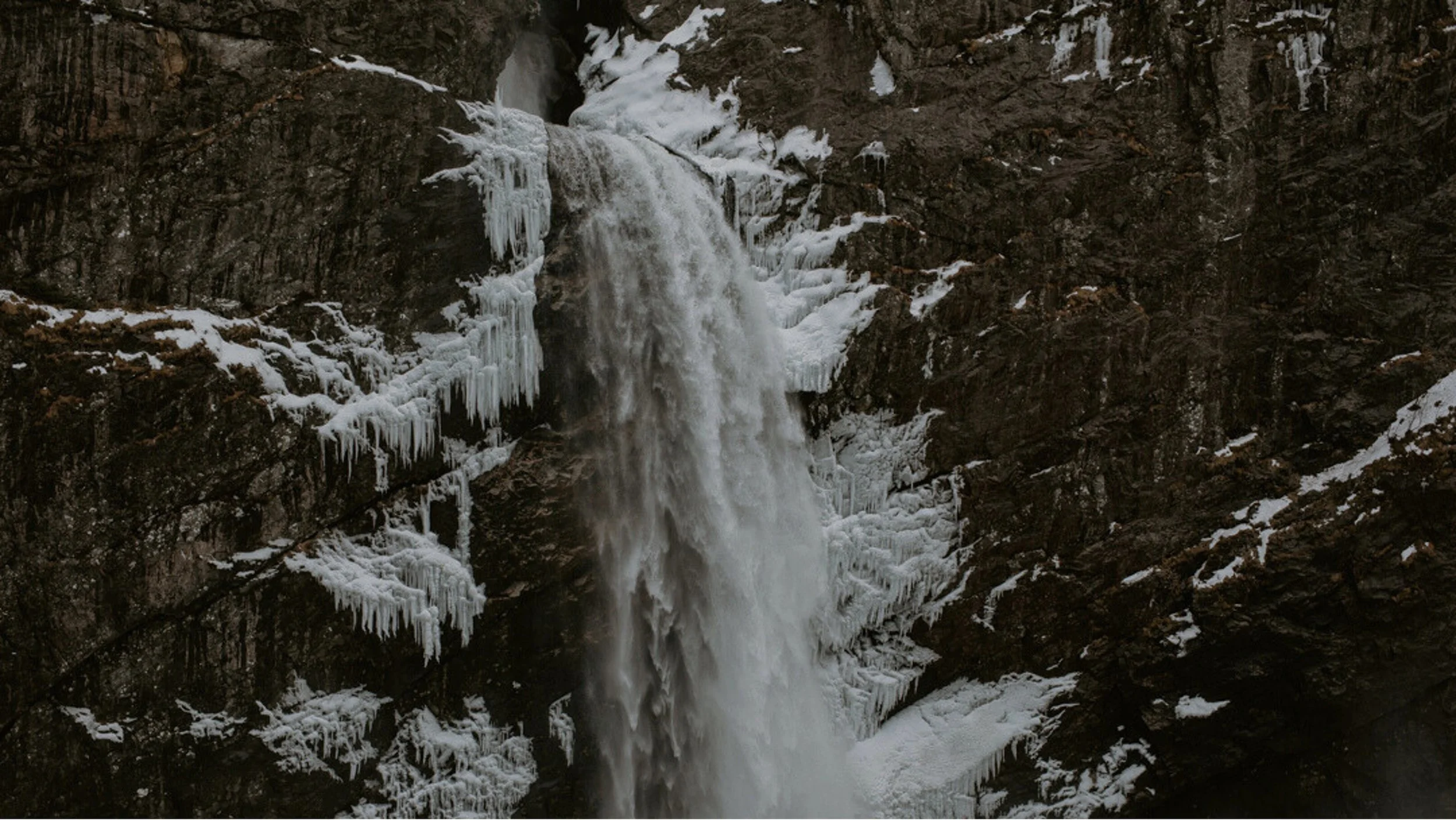 Frozen waterfall Månafossen.